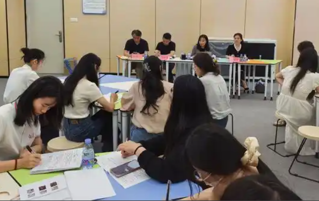 师资和课程方面试验区会聚中外优秀教师完善国际化课程系统